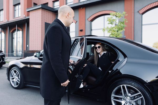 Confort et sérénité : pourquoi choisir un chauffeur privé à marseille